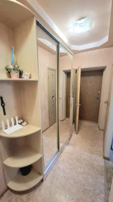 Продам 2к кв Крюків з меблями та технікою