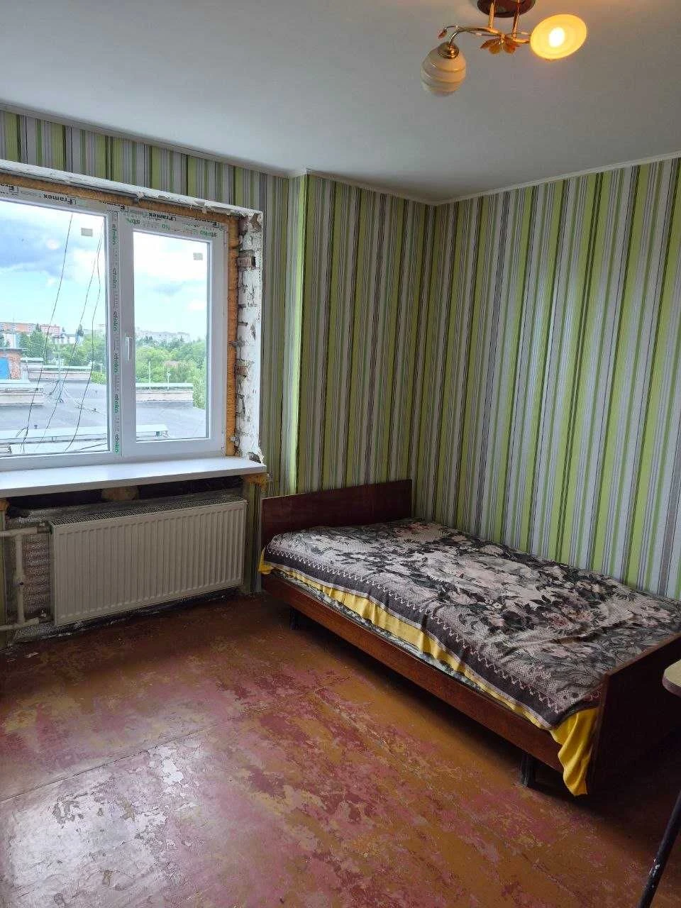 Продам 3 кімнатну квартиру в ЦЕНТРІ . 7/9 цегл. 38000