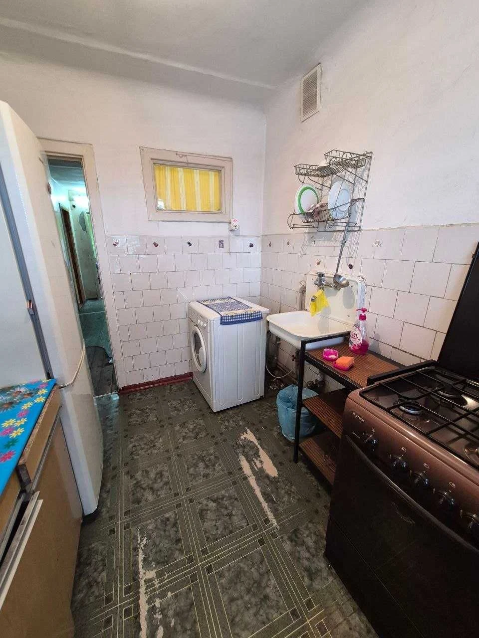 Продам 3 кімнатну квартиру в ЦЕНТРІ . 7/9 цегл. 38000