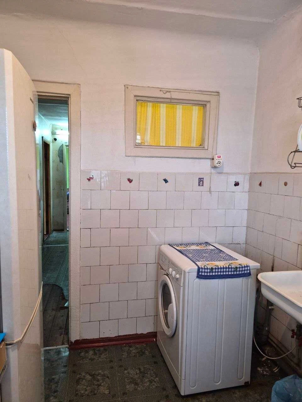 Продам 3 кімнатну квартиру в ЦЕНТРІ . 7/9 цегл. 38000