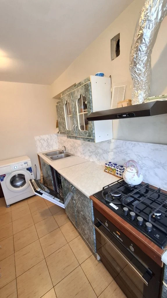 For Sale 4-room apartment in Rakivka, 4th floor, with furniture and appliances