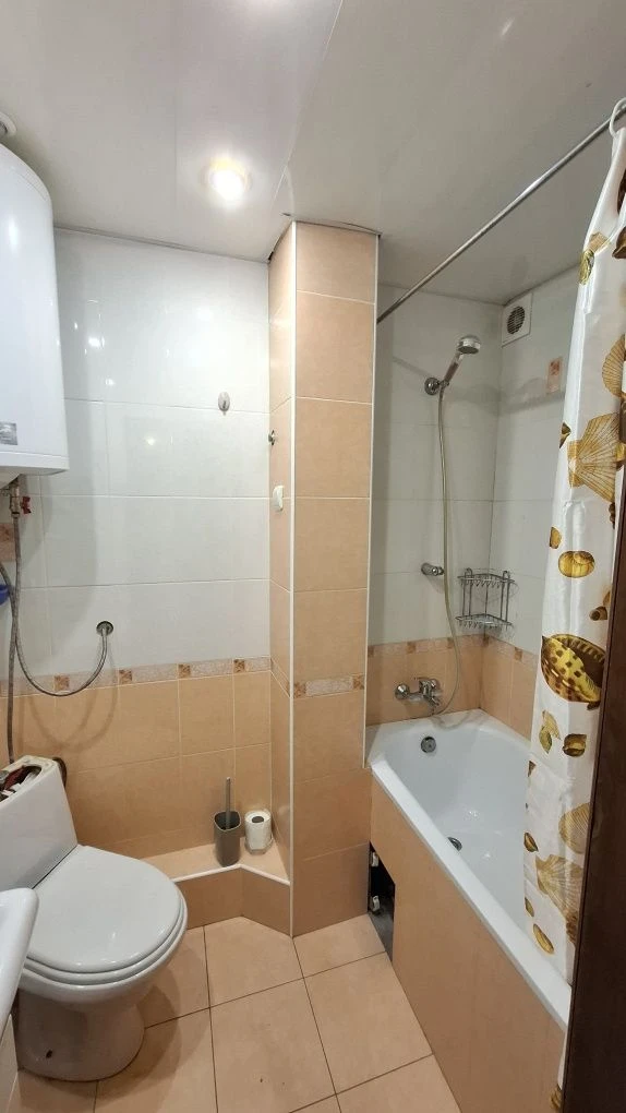 For Sale 4-room apartment in Rakivka, 4th floor, with furniture and appliances