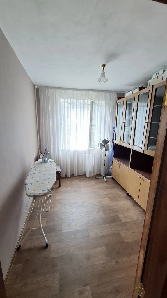 For Sale 4-room apartment in Rakivka, 4th floor, with furniture and appliances