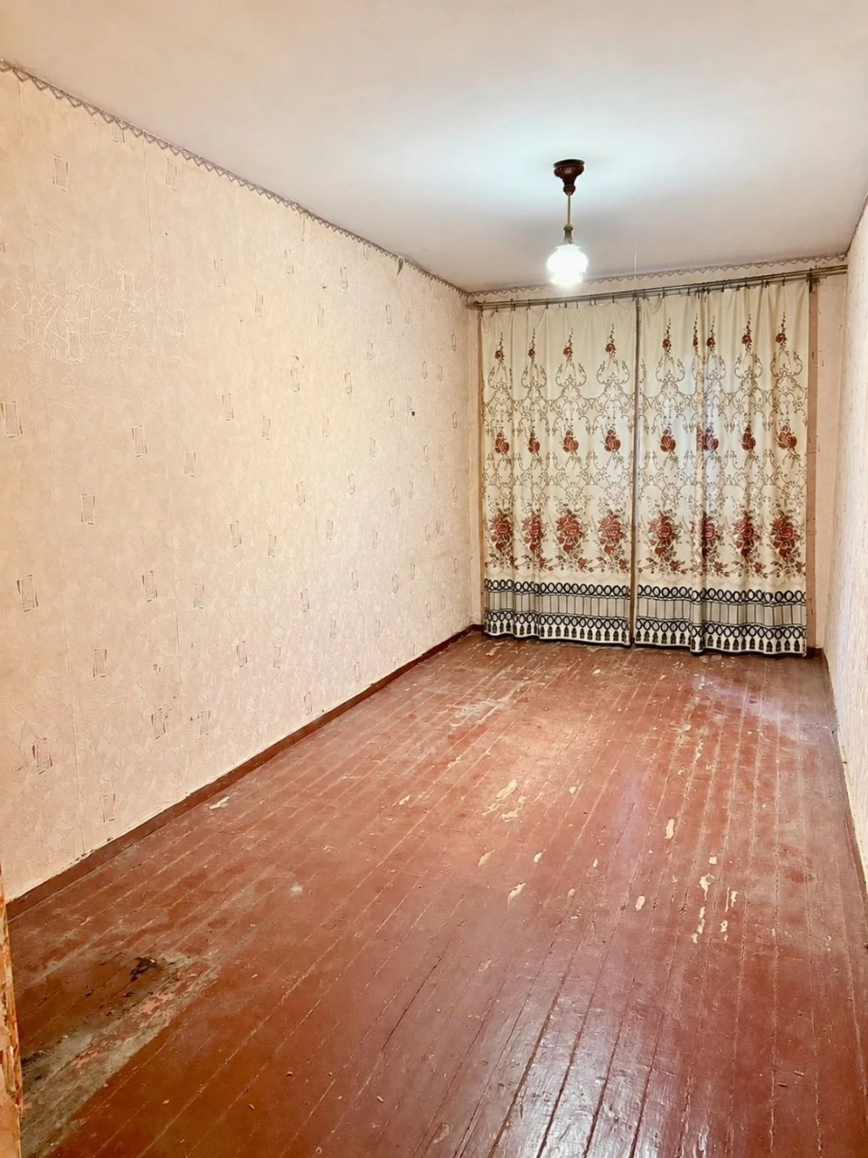 For Sale: 2-room apartment in the Molodyzhne area.