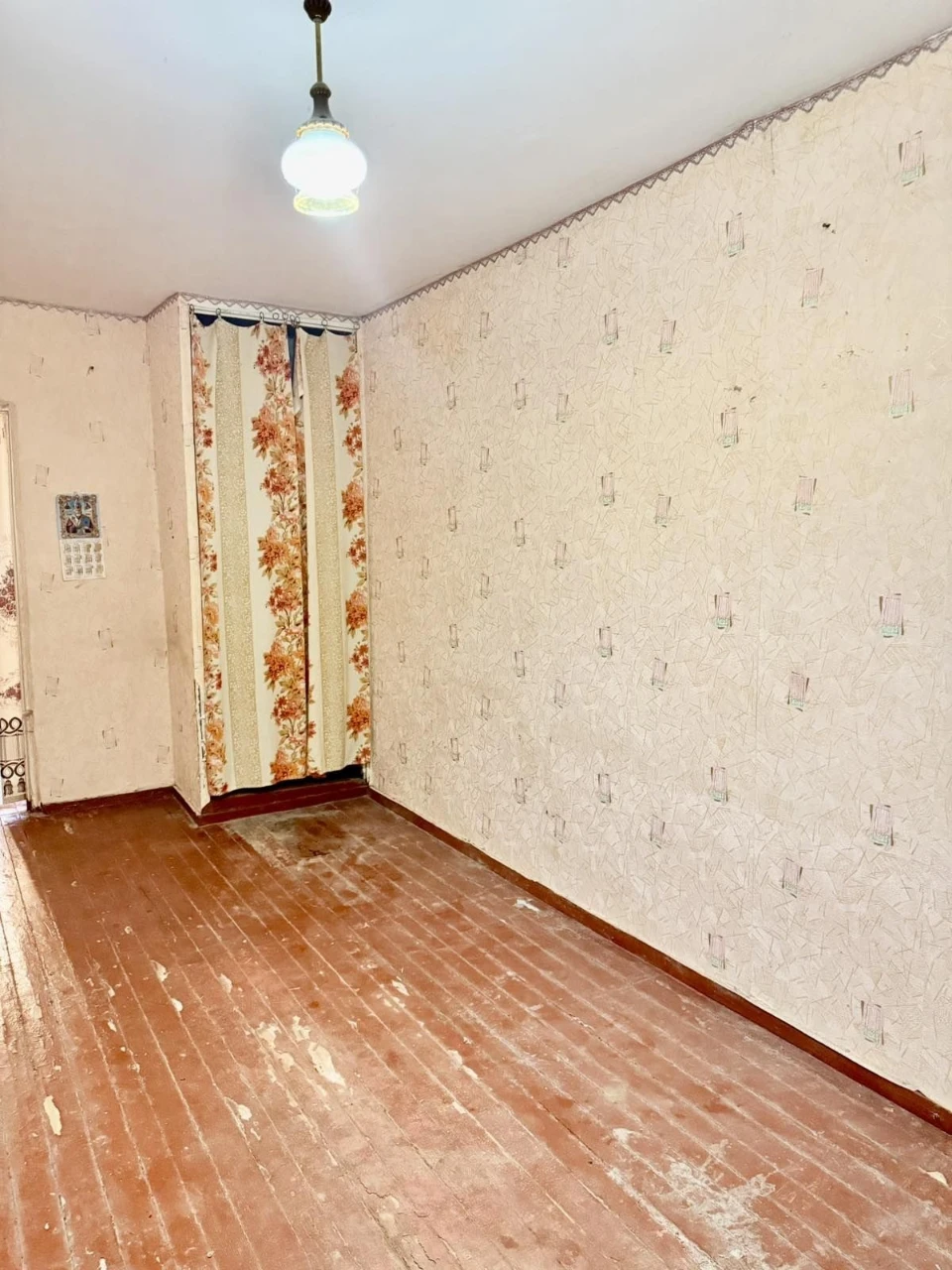 For Sale: 2-room apartment in the Molodyzhne area.
