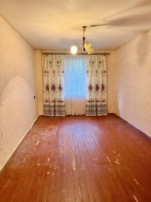 For Sale: 2-room apartment in the Molodyzhne area.