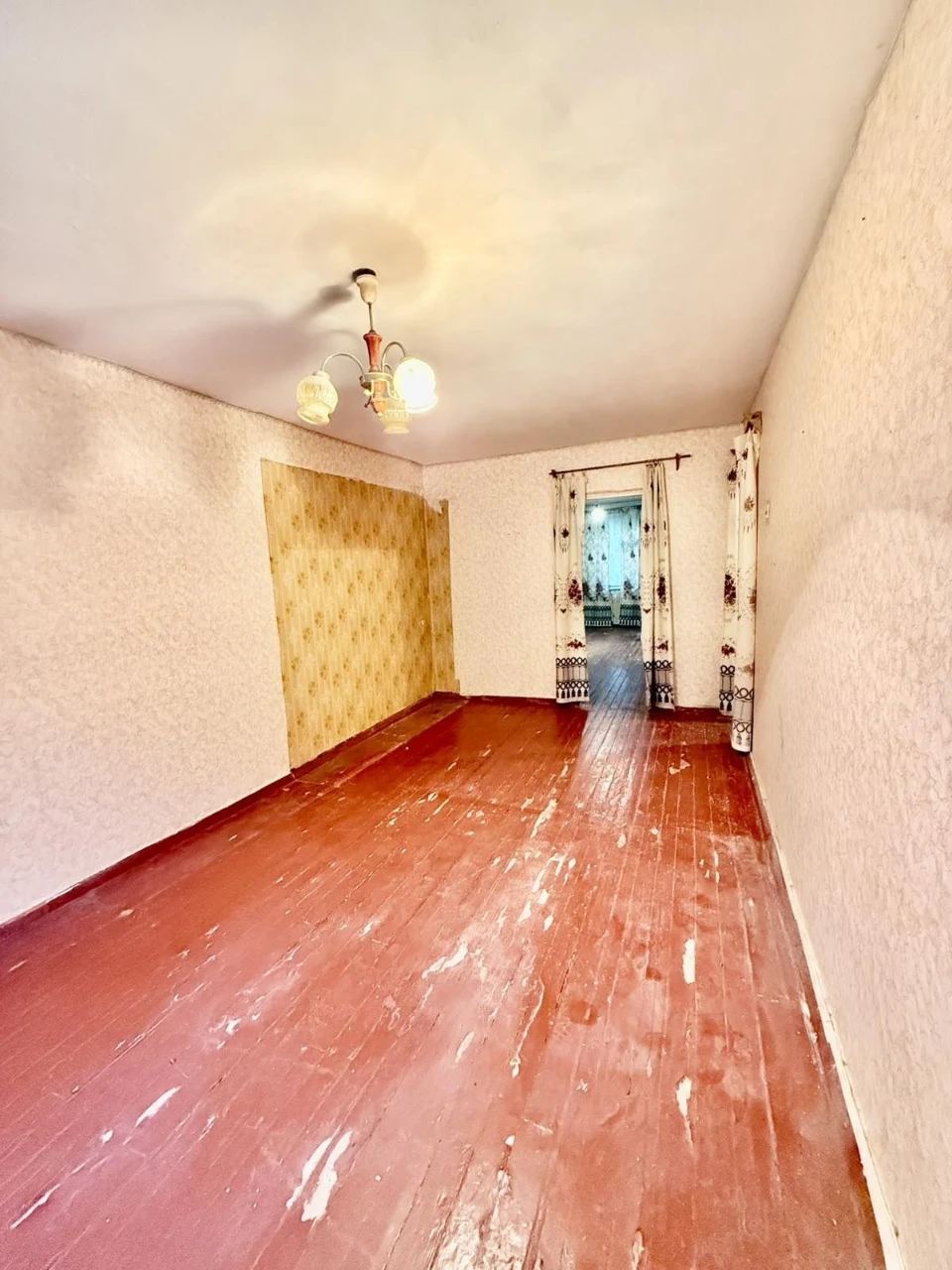 For Sale: 2-room apartment in the Molodyzhne area.