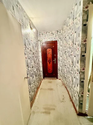 For Sale: 2-room apartment in the Molodyzhne area.