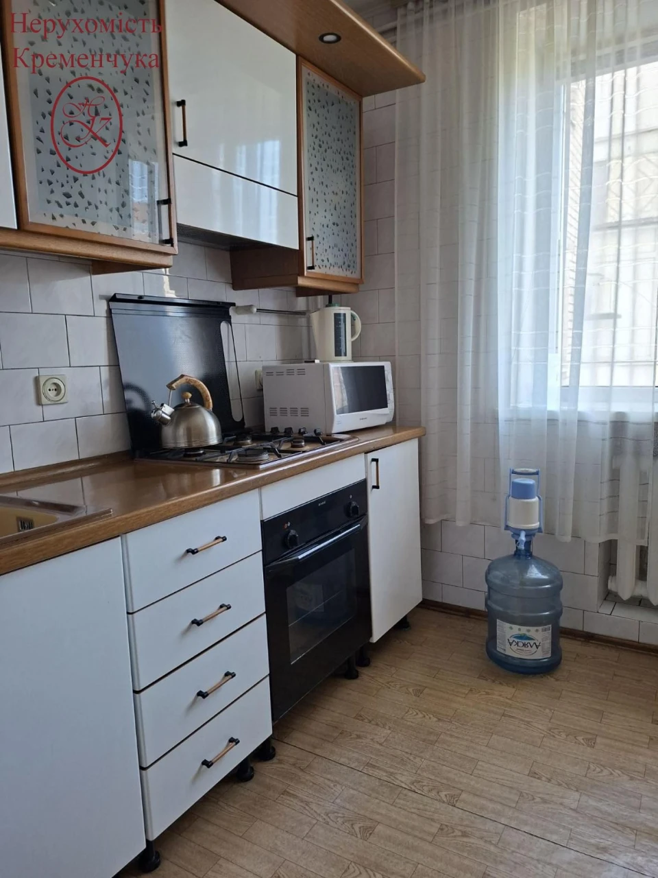 Продаж/ 4 кімнатна/ центр