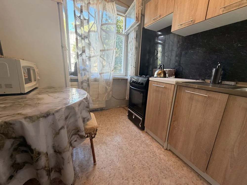 Продам 3 х кімн квартиру ( 2 ПОВЕРХ )  РАКОВКА, вул. Лікаря