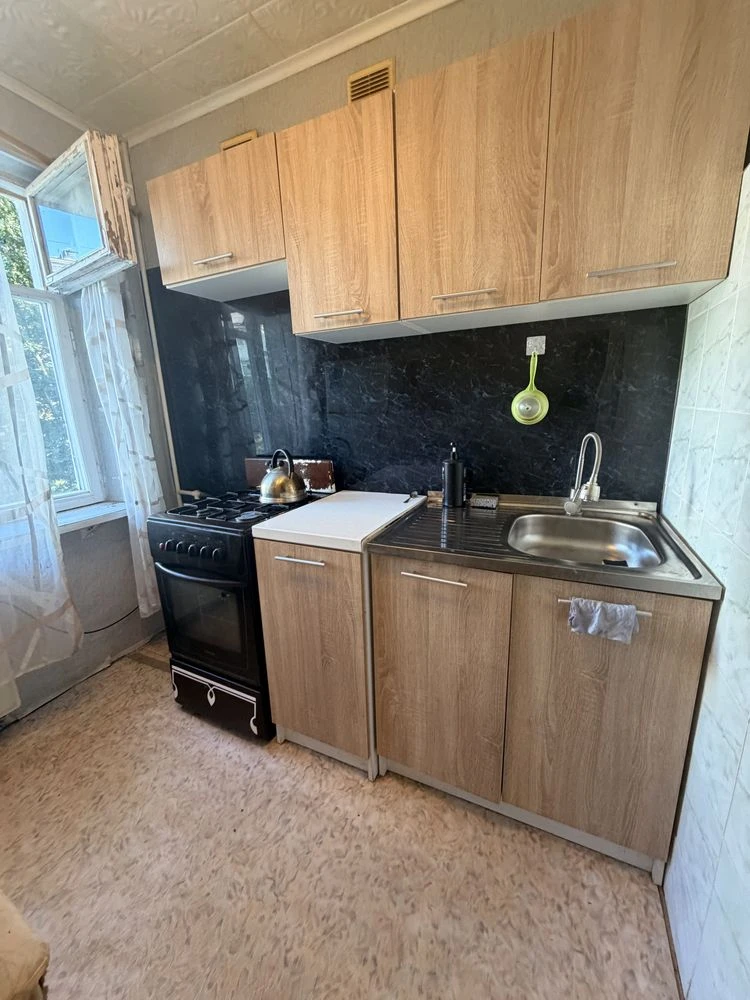 Продам 3 х кімн квартиру ( 2 ПОВЕРХ )  РАКОВКА, вул. Лікаря