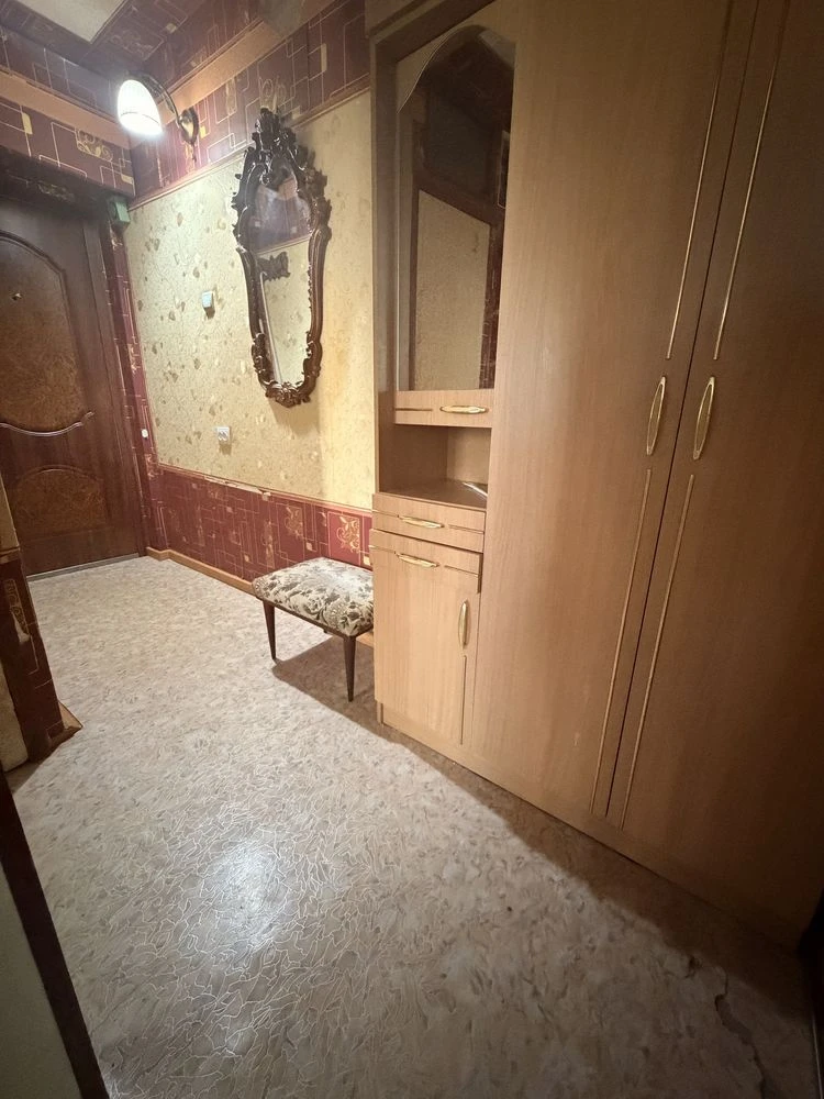 Продам 3 х кімн квартиру ( 2 ПОВЕРХ )  РАКОВКА, вул. Лікаря