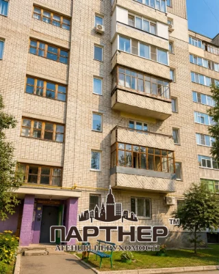 Простора однокімнатна. Район спортзалу Апельсин