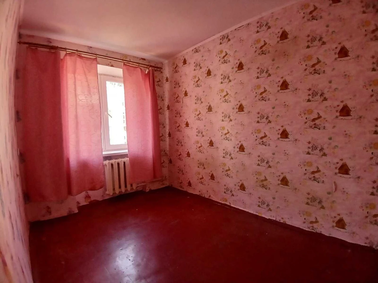 For sale, small house in the city center