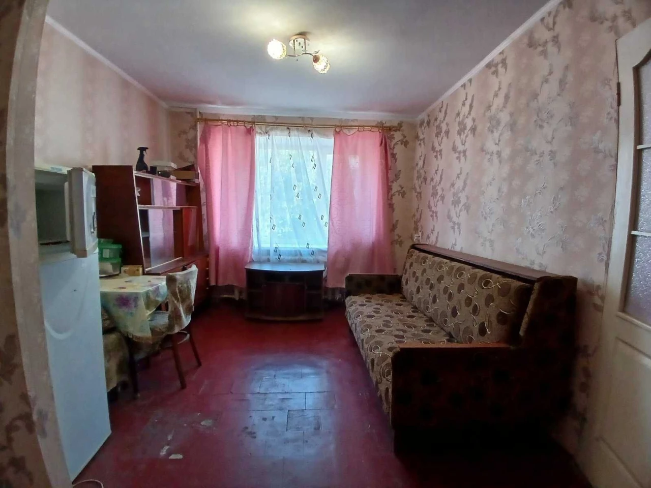 For sale, small house in the city center