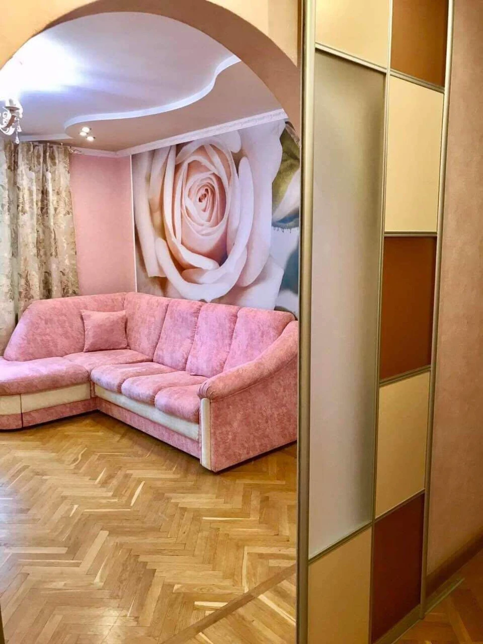 l Продається двокімнатна квартира в самому Центрі!