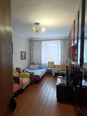 Продам двухкомнатную квартиру. Проспект Свободы 61/17