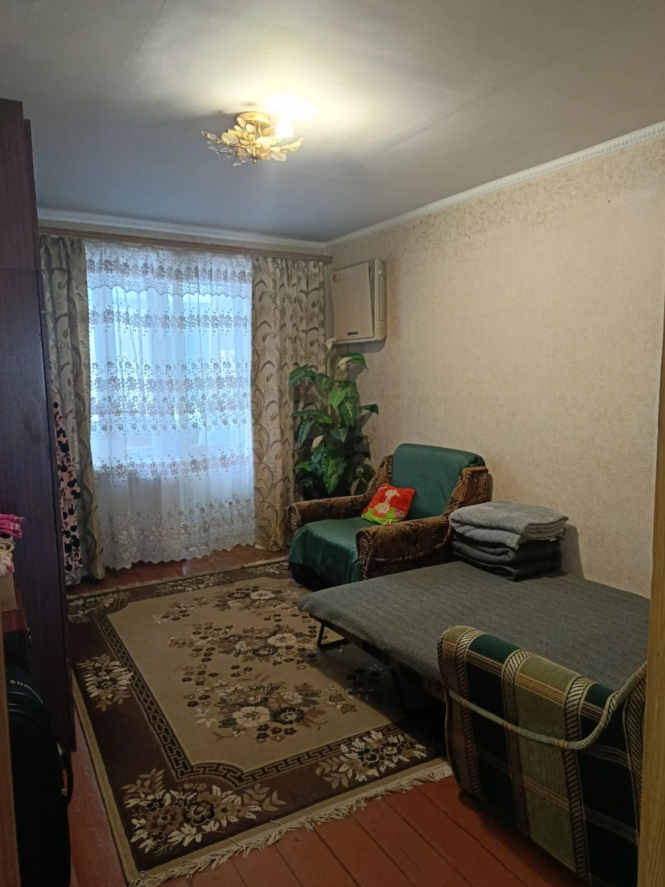Продам двухкомнатную квартиру. Проспект Свободы 61/17