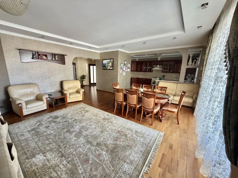 Ексклюзивна кв-ра 156 м2 самий центр - комфорт, простір та п