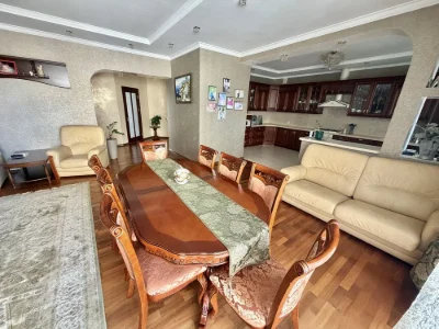 Ексклюзивна кв-ра 156 м2 самий центр - комфорт, простір та п