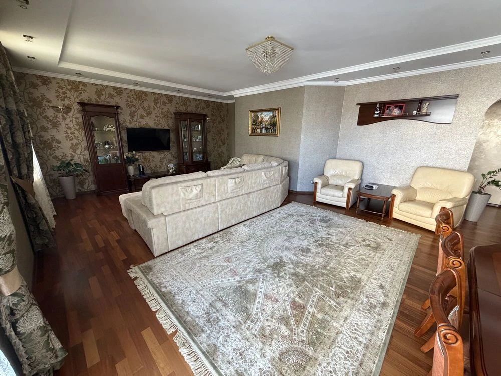 Ексклюзивна кв-ра 156 м2 самий центр - комфорт, простір та п