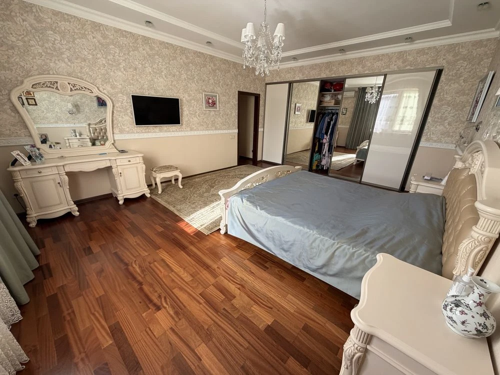 Ексклюзивна кв-ра 156 м2 самий центр - комфорт, простір та п