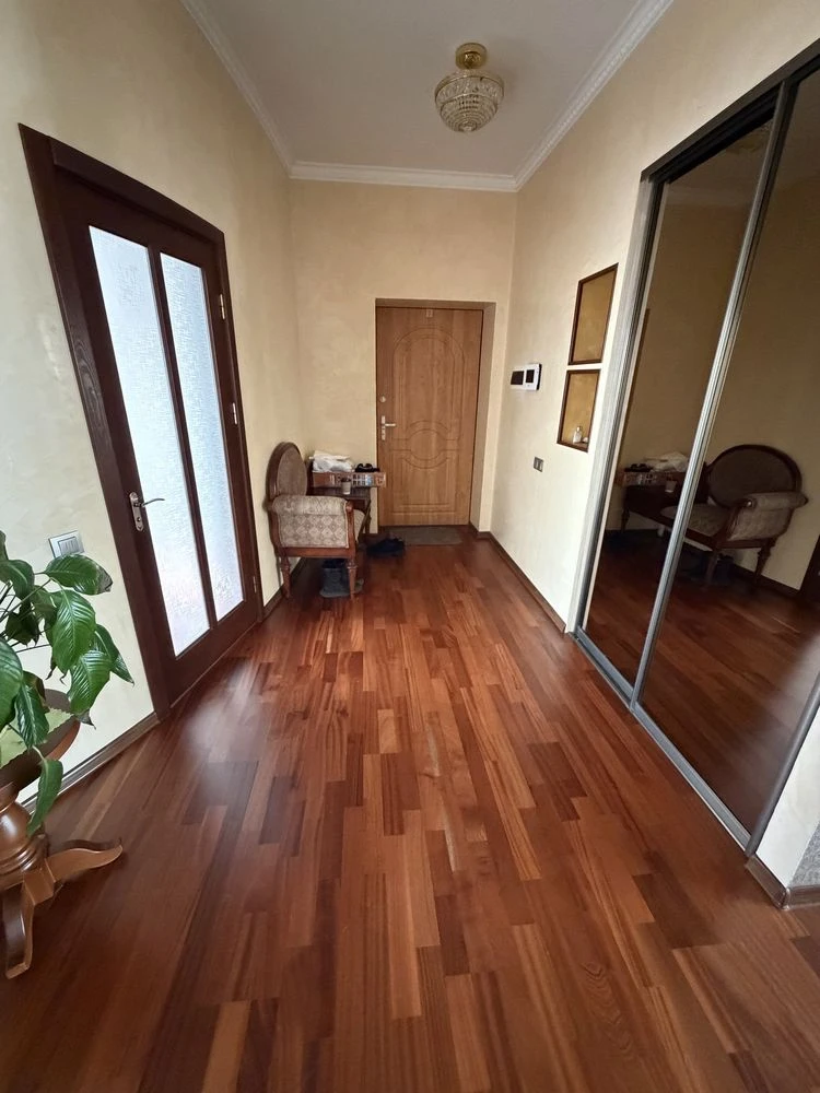Ексклюзивна кв-ра 156 м2 самий центр - комфорт, простір та п