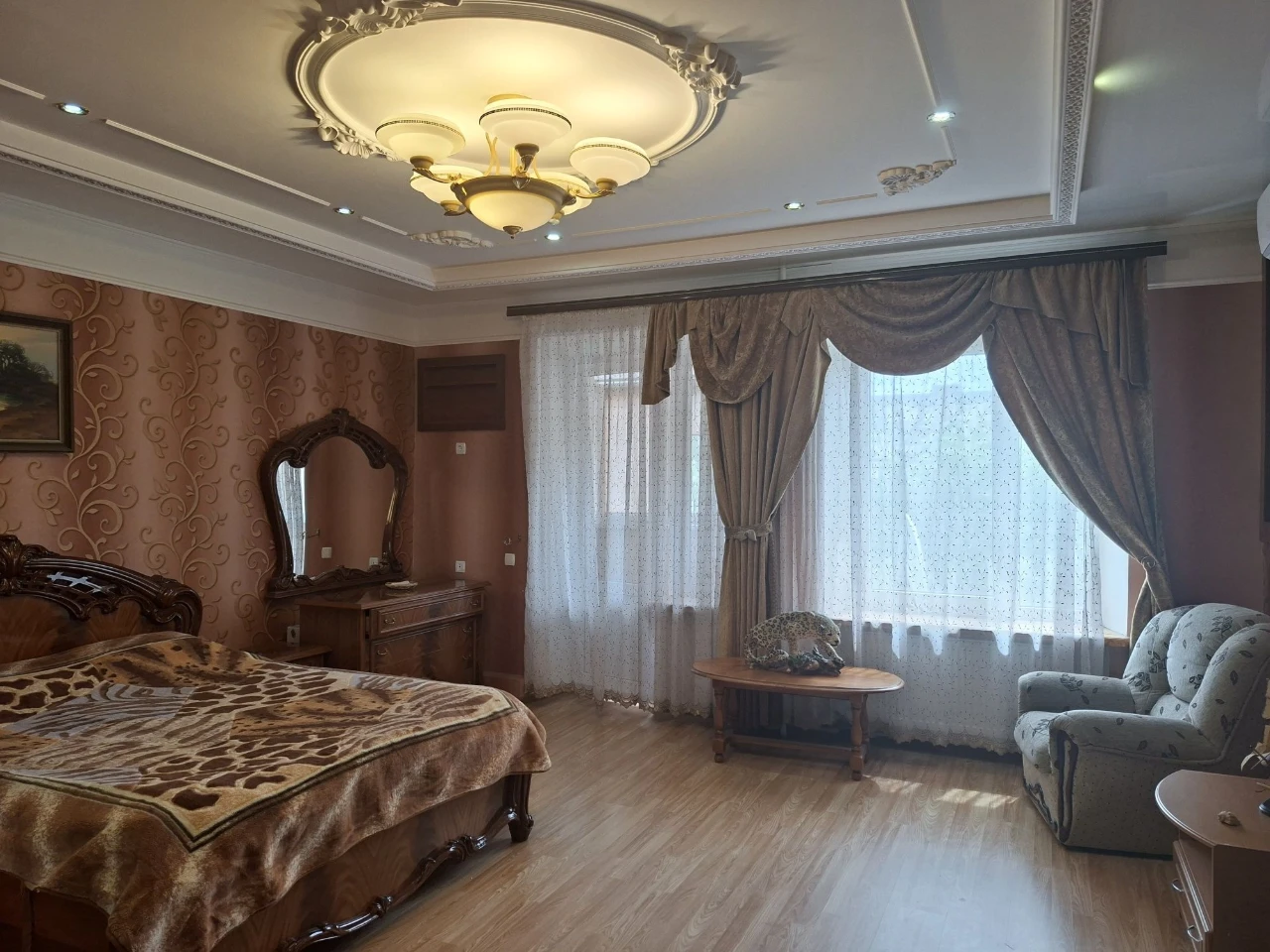 Продам 4-х кім квар, центр вул. Соборна, автономка,сауна,СЕР