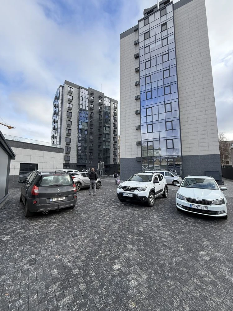 Sale of a 3-room apartment, New Building, Individual Heating, Center