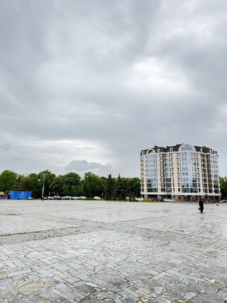 Продаж 3х в новобудові на центральцій площі Перемоги