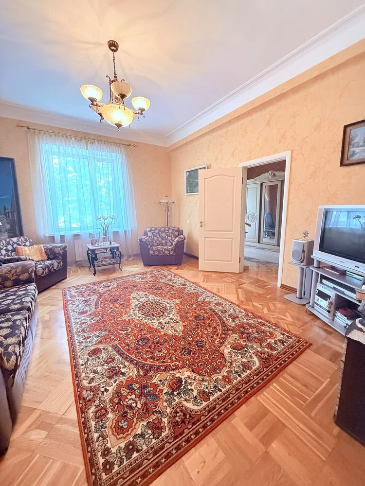 Продам шикарту квартиру « сталінку» у Кременчуці