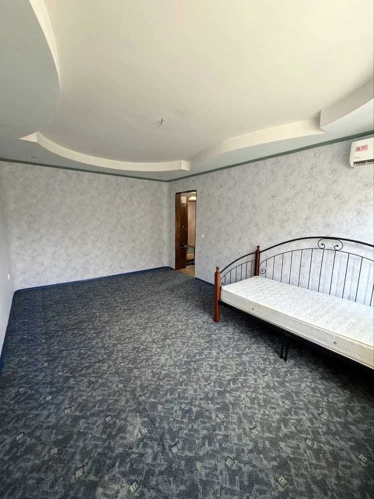 Продаж  2х-Кімнатної квартири з лоджією . Паркова зона , най