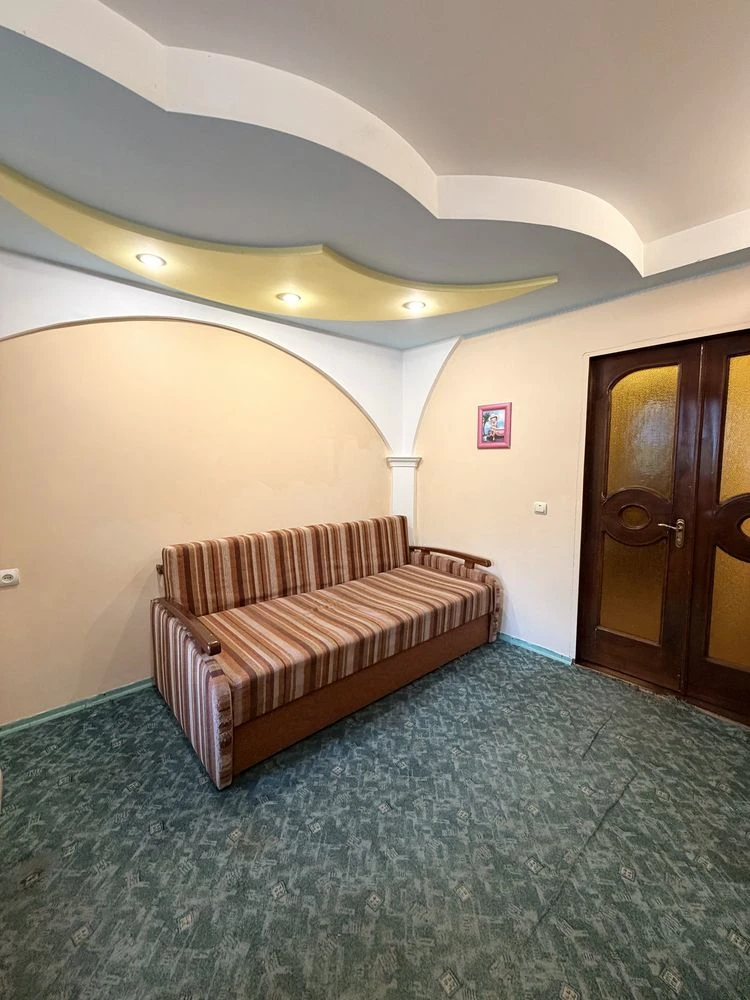 Продаж  2х-Кімнатної квартири з лоджією . Паркова зона , най
