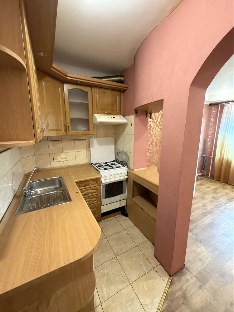 Продаж  2х-Кімнатної квартири з лоджією . Паркова зона , най