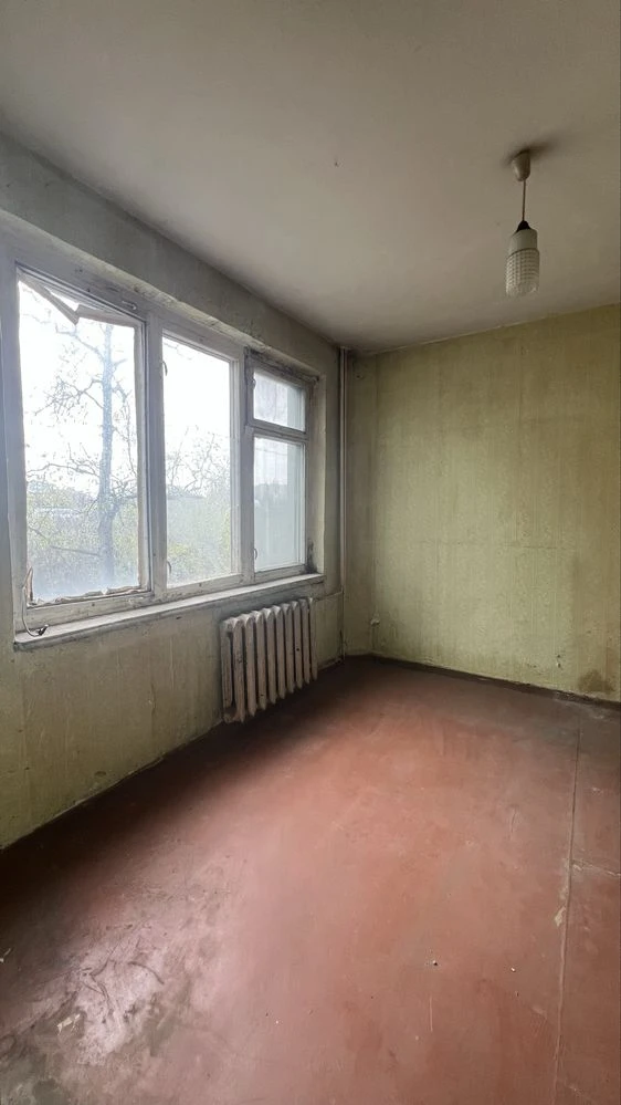 Продається 4-кімнатна квартира на вул. Пугачова