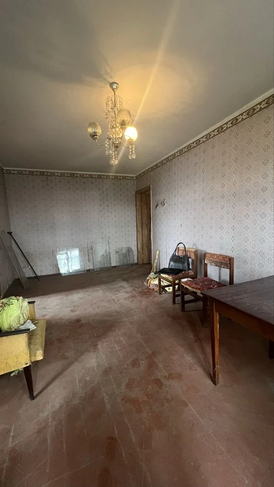 Продається 4-кімнатна квартира на вул. Пугачова