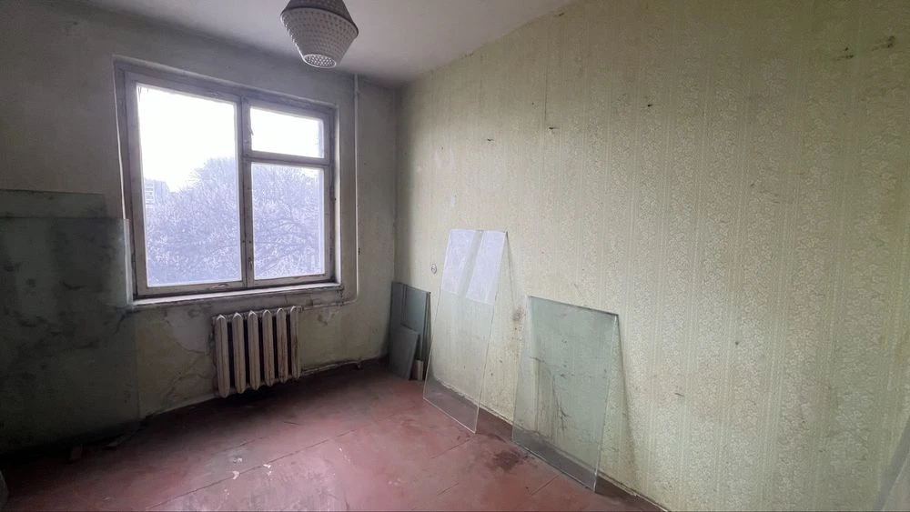 Продається 4-кімнатна квартира на вул. Пугачова