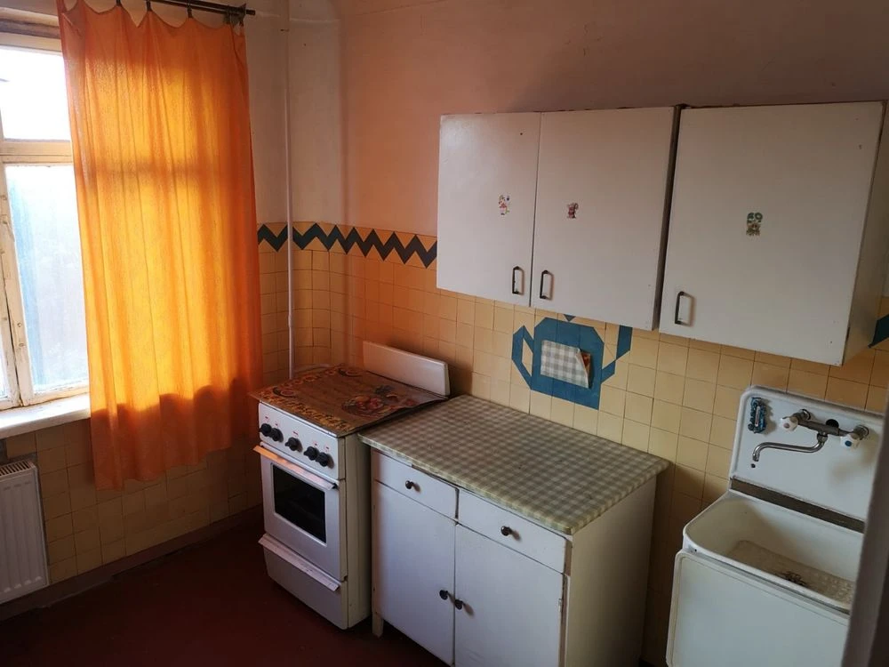 Продам 2 х кімн квартиру  з лоджією та балконом РАКОВКА