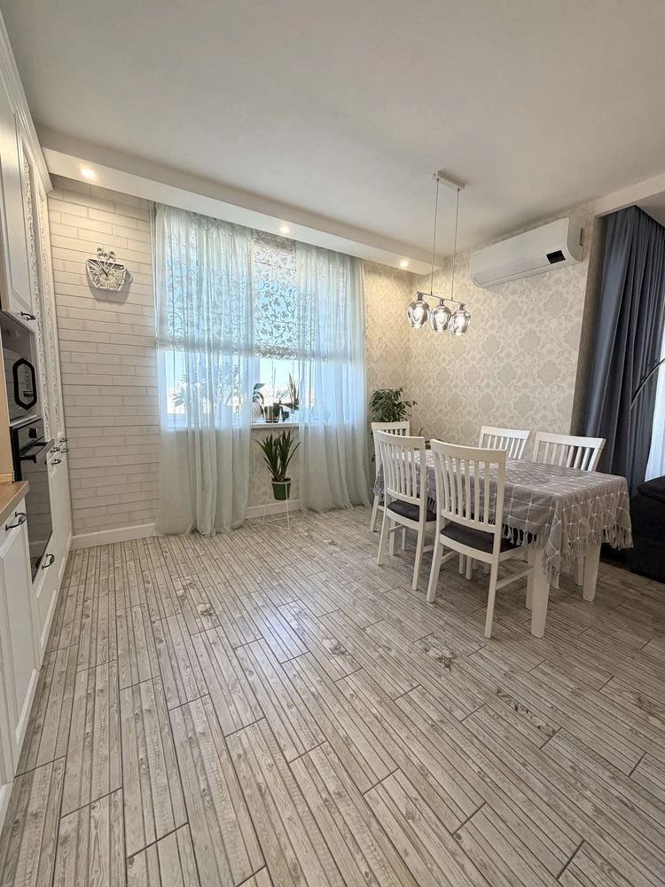 В продажу Сучасна квартира в самому центрі міста в Новобудов