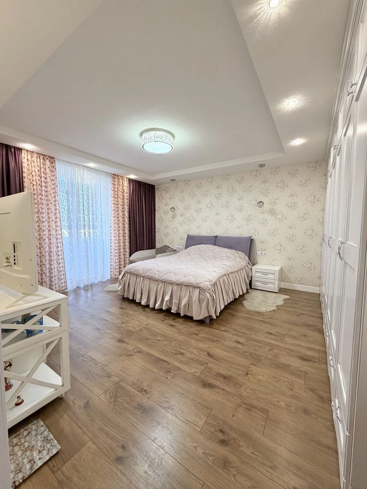 В продажу Сучасна квартира в самому центрі міста в Новобудов