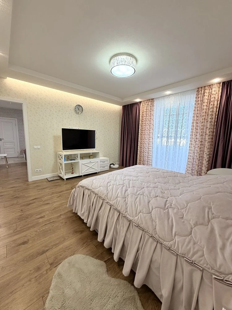 В продажу Сучасна квартира в самому центрі міста в Новобудов
