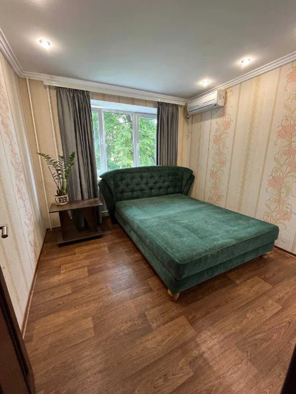 Продам 2 кімн. квартиру в р-ні " РОШЕН". 3/5 цегл.  Ремонт.