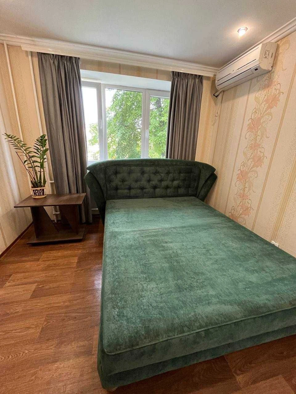 Продам 2 кімн. квартиру в р-ні " РОШЕН". 3/5 цегл.  Ремонт.