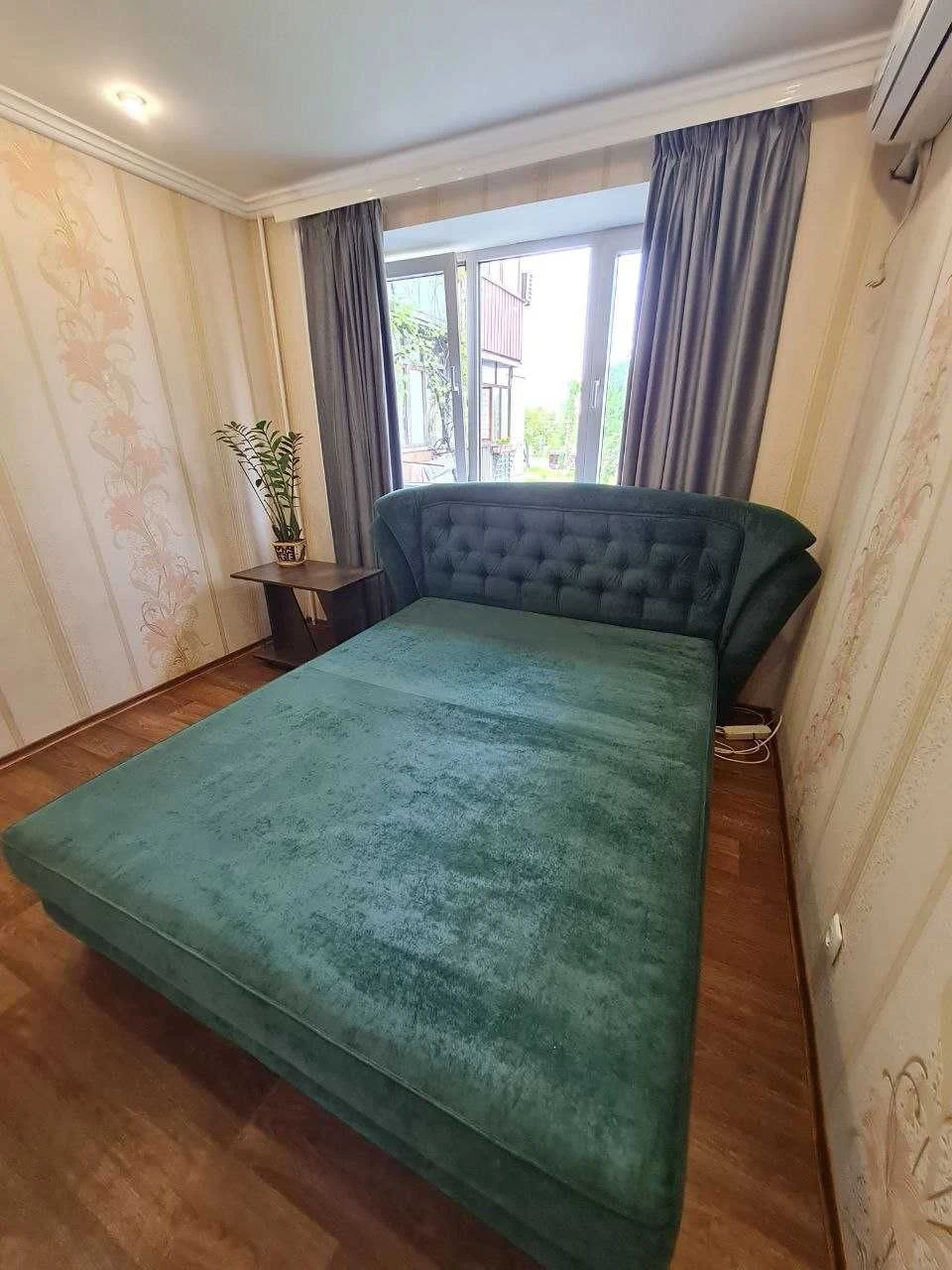 Продам 2 кімн. квартиру в р-ні " РОШЕН". 3/5 цегл.  Ремонт.