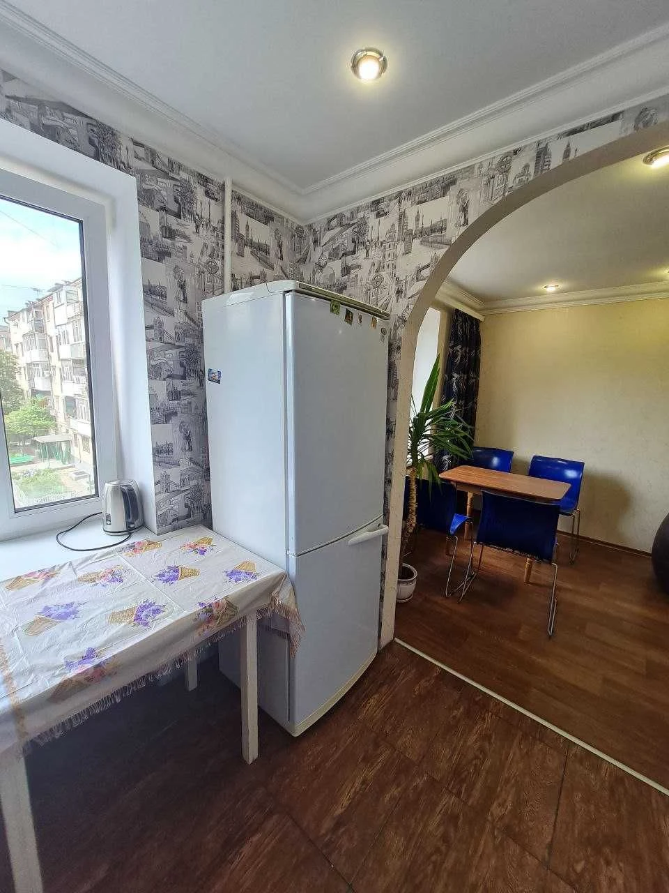 Продам 2 кімн. квартиру в р-ні " РОШЕН". 3/5 цегл.  Ремонт.