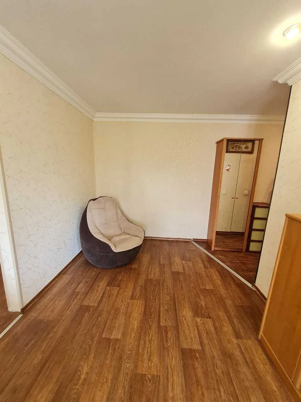 Продам 2 кімн. квартиру в р-ні " РОШЕН". 3/5 цегл.  Ремонт.