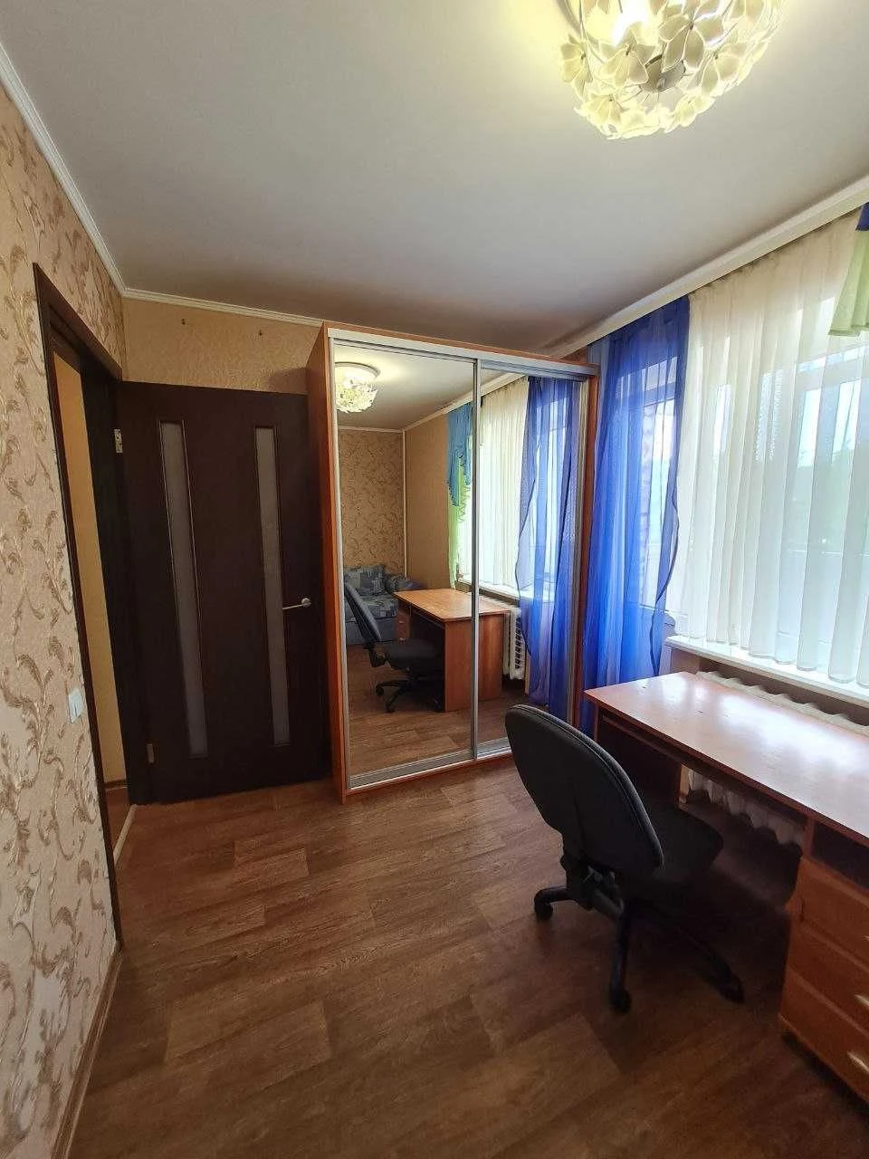 Продам 2 кімн. квартиру в р-ні " РОШЕН". 3/5 цегл.  Ремонт.
