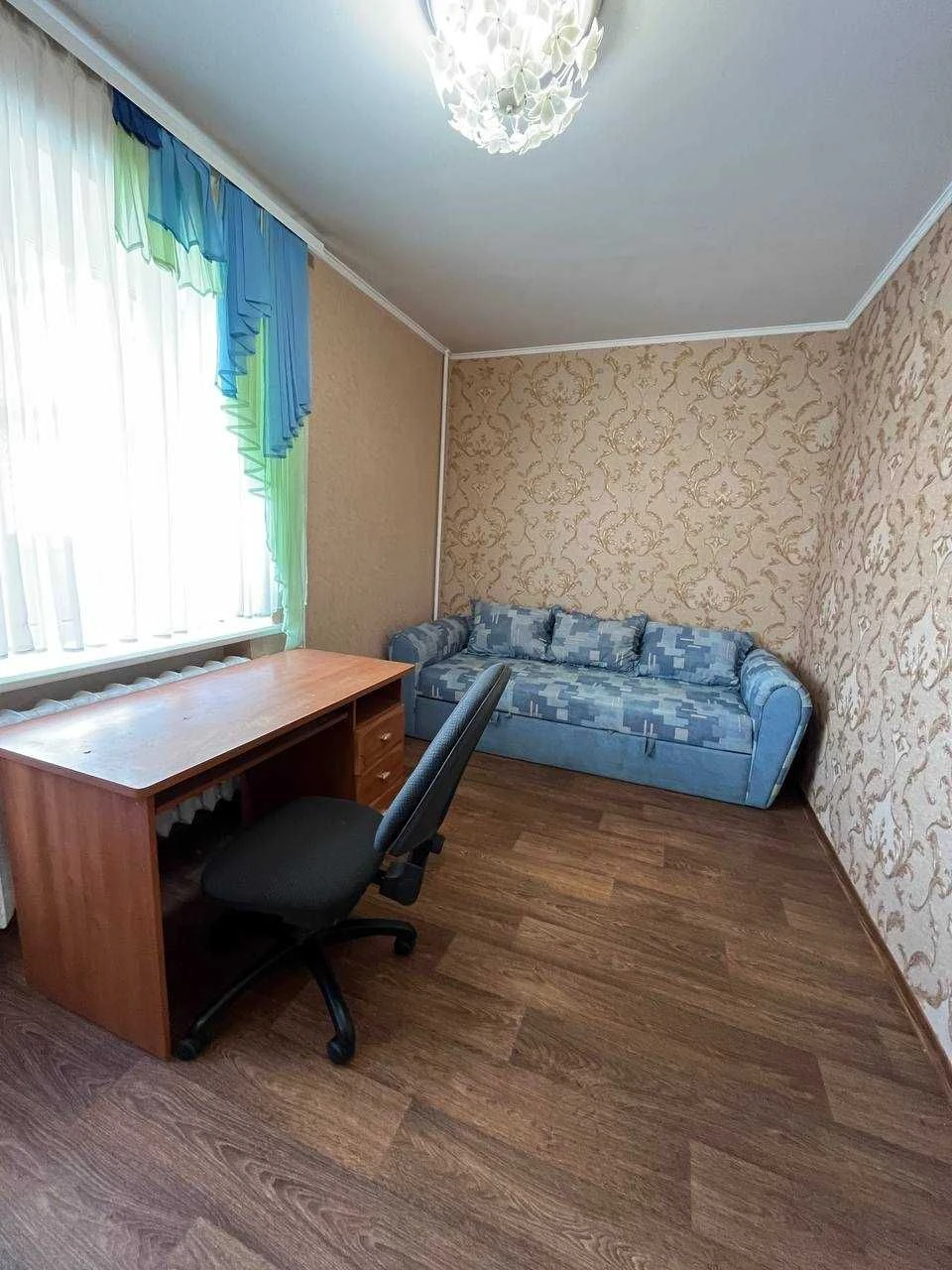 Продам 2 кімн. квартиру в р-ні " РОШЕН". 3/5 цегл.  Ремонт.