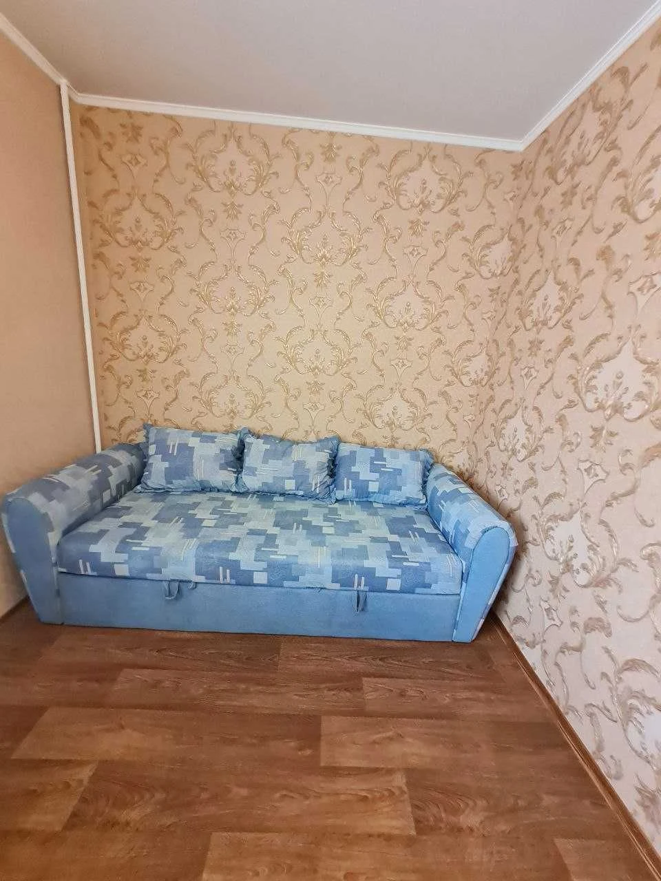 Продам 2 кімн. квартиру в р-ні " РОШЕН". 3/5 цегл.  Ремонт.