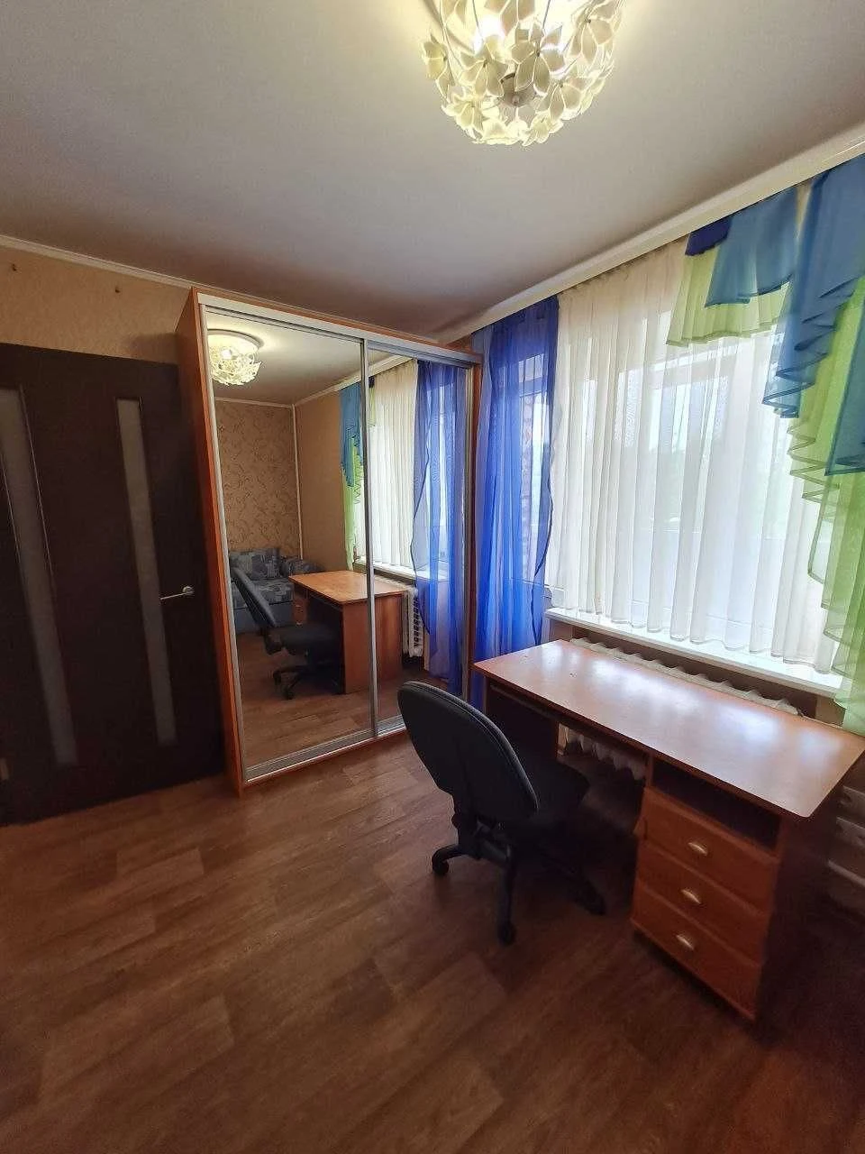 Продам 2 кімн. квартиру в р-ні " РОШЕН". 3/5 цегл.  Ремонт.